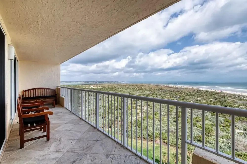 New Smyrna Beachfront Modern 9th Floor Condo Pool Hot Tub