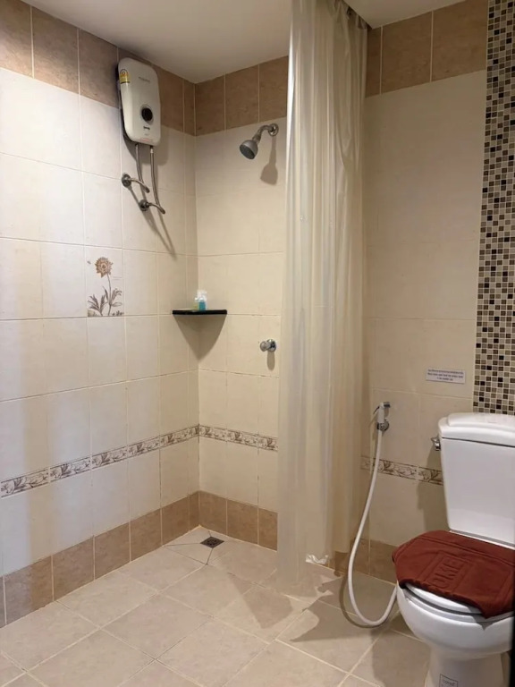 J & Y Lodge Hotel