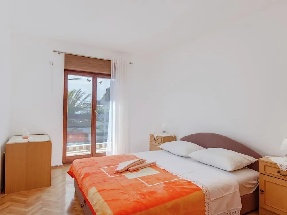 Spacious Holiday Home in Podstrana near Sea