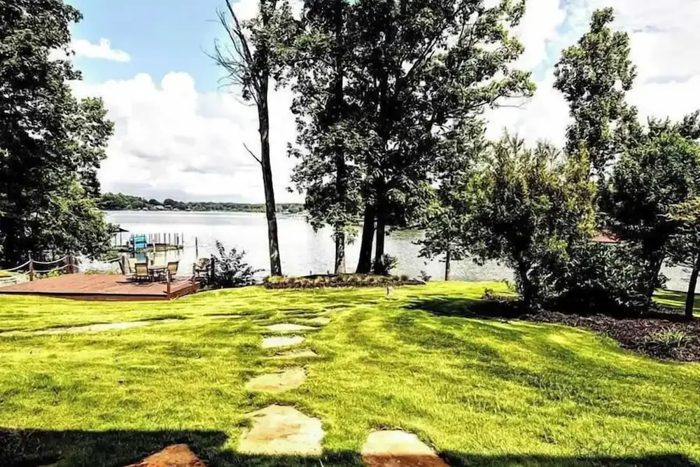 Flip Flop Therapy by Avantstay Lakefront Home w/ Game Room & Dock Access