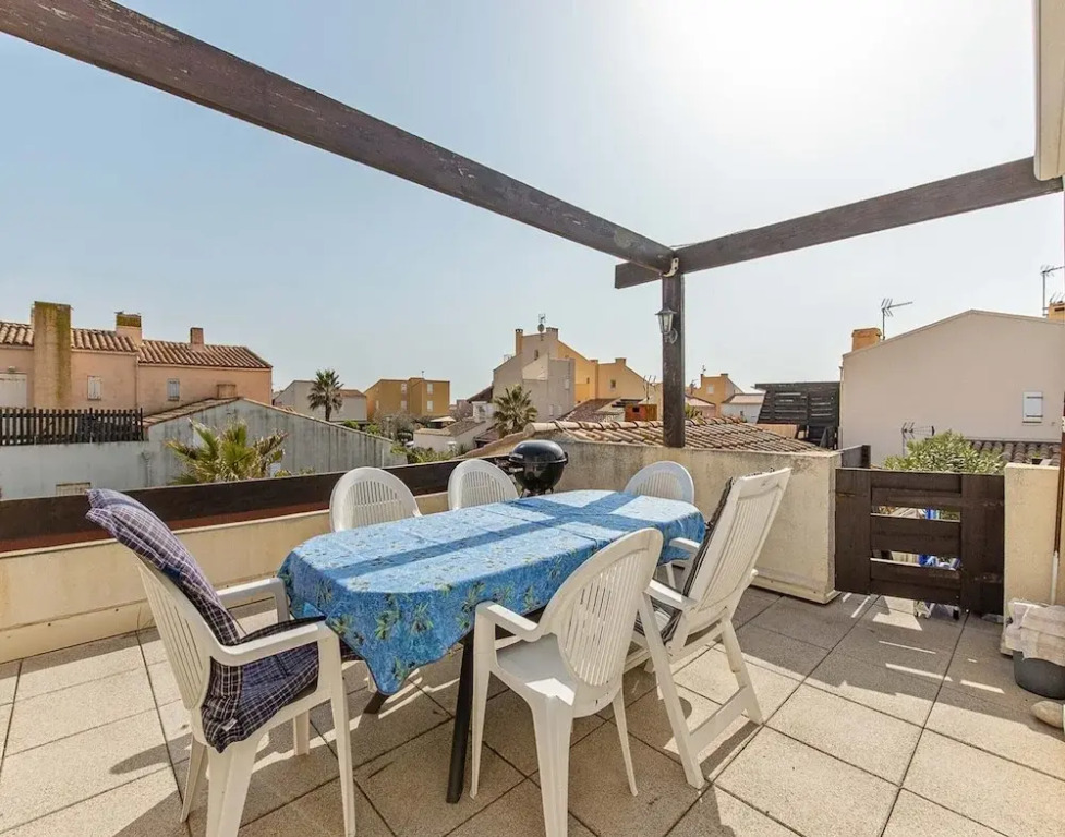 Seaside Family Apartment in Agde
