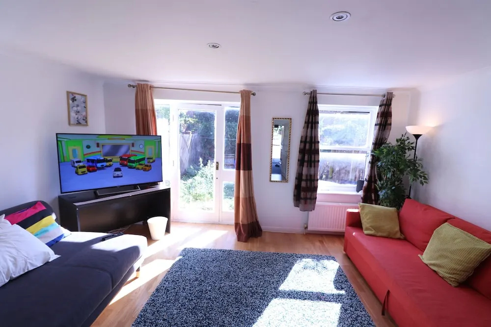 A quiet residential 3 Bedroom Family House b/w Kings Cross and Camden Town
