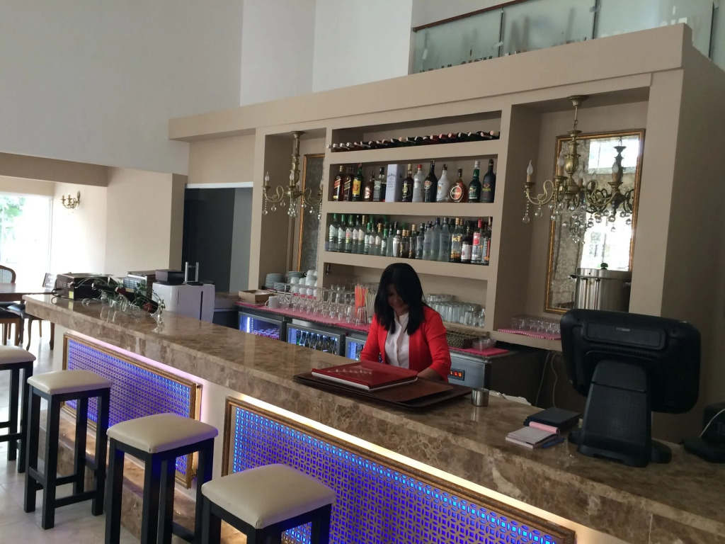 Almena Hotel