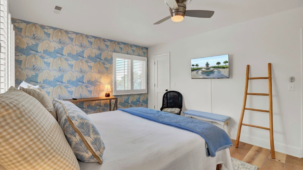 5B Mariners Walk by Avantstay Shared Pool Minutes to Waterfront Dining + Shops