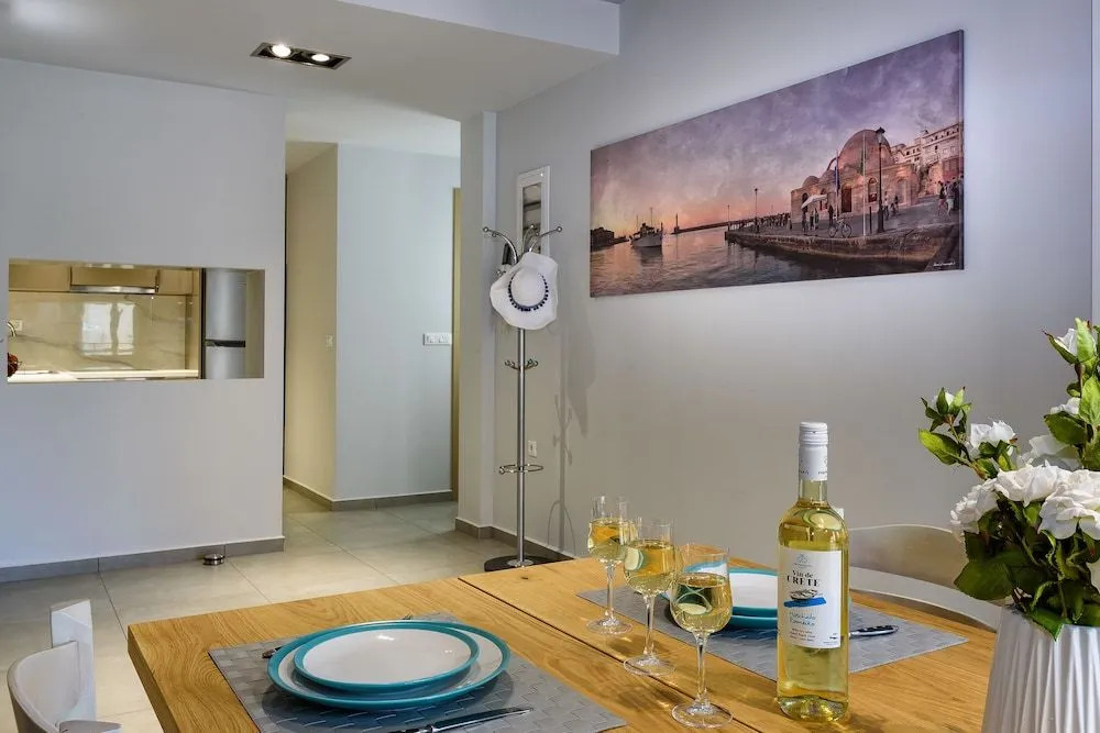 City Breeze Apartment