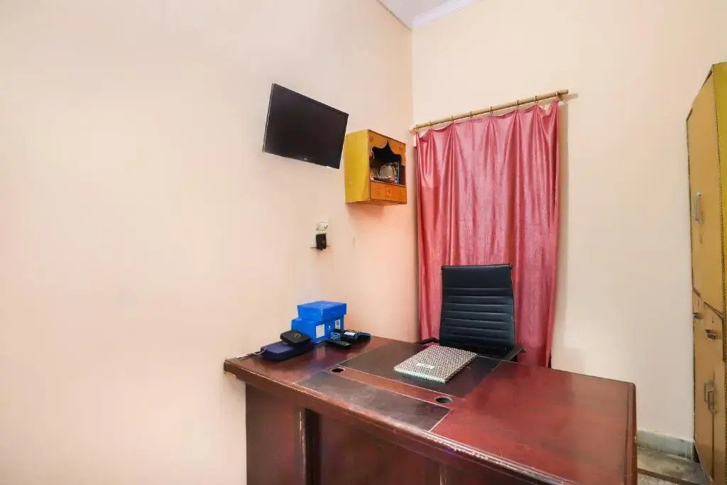 Om Sai Nath Lodge by OYO Rooms