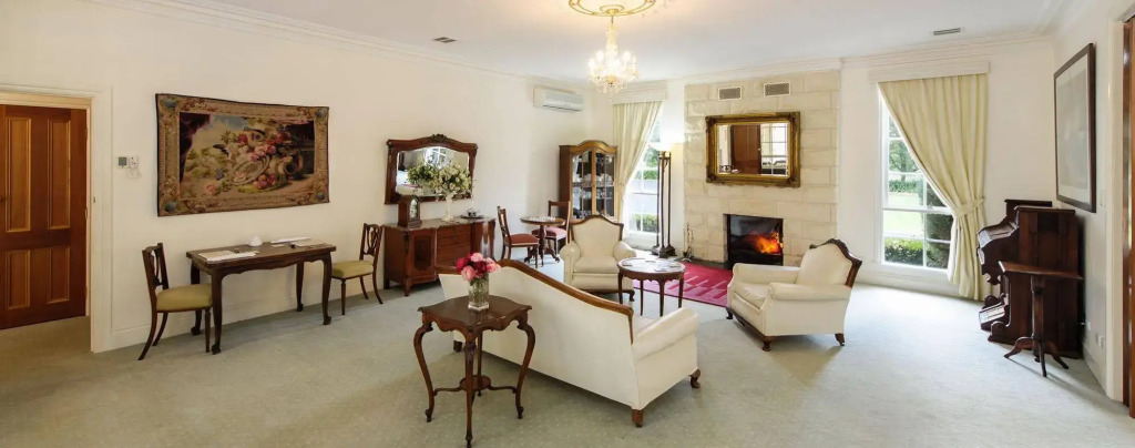 Montfort Manor