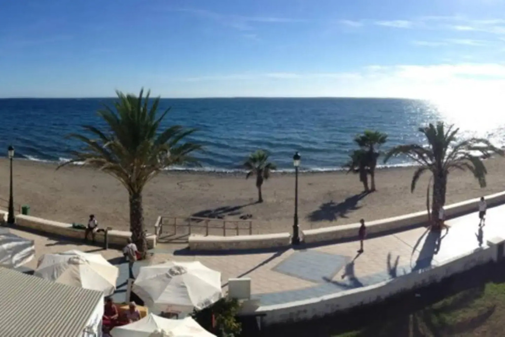 Lovely beachfront apartment Puerto Banus Marbella
