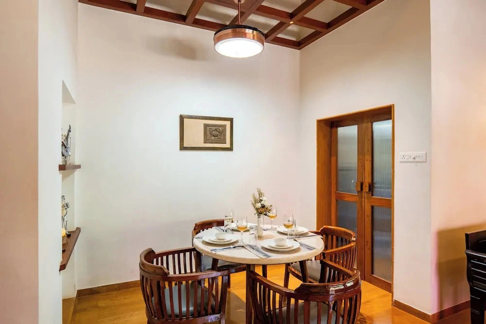 ELIVAAS Lush Villa 6BHK Pet-Friendly