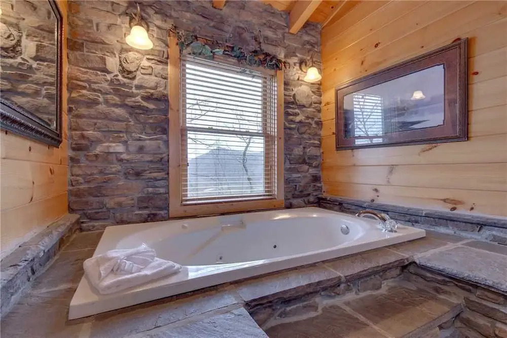 Destinys Lodge - Five Bedroom Cabin
