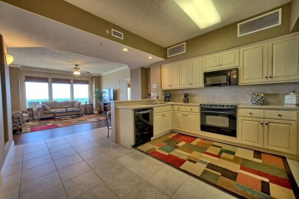 Roomy Oceanfront Condo with Breathtaking View and Beachside Pool - Unit 1906 by RedAwning