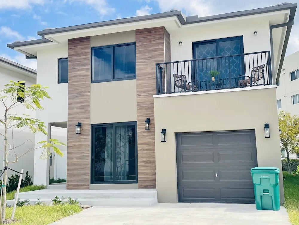 302 Rare find The Blue Sky Beach House