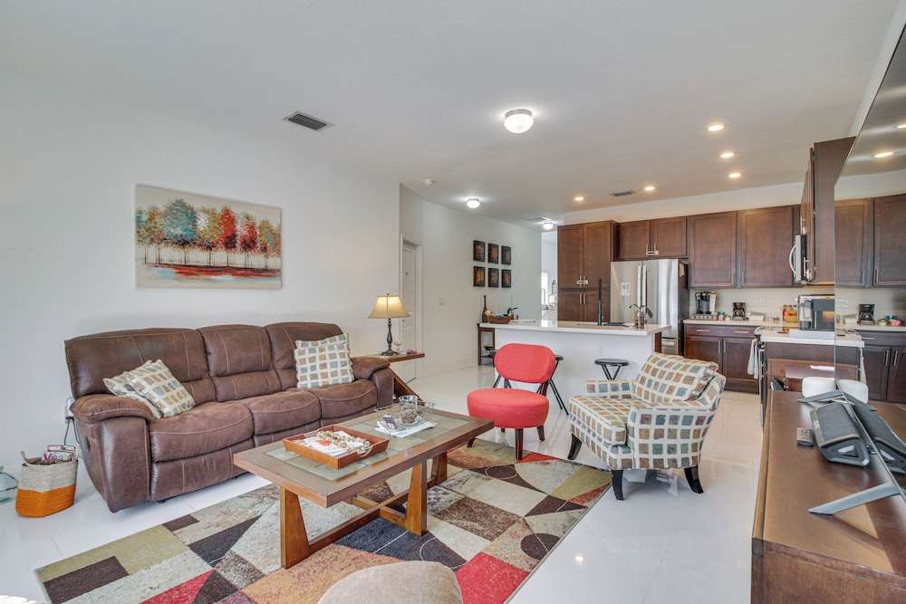 Easy Park & University Access! Family Miami Escape