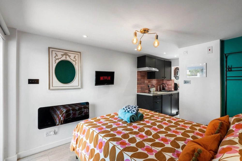Tiny House, Brighton With Parking