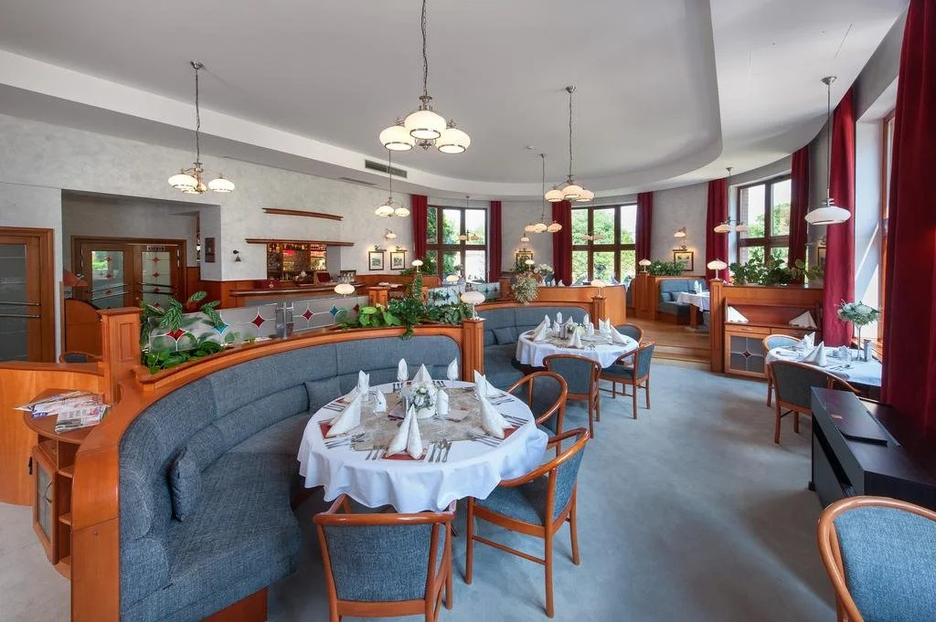 April hotel Panorama