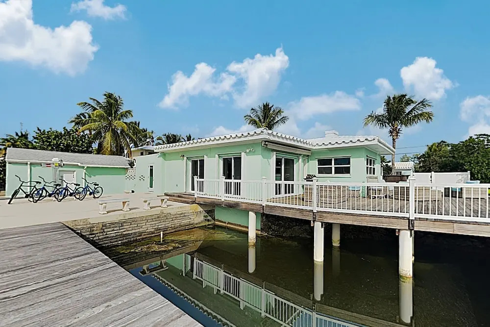 Sun-soaked Canal-front W/ Private Dock & Pool 3 Bedroom Home