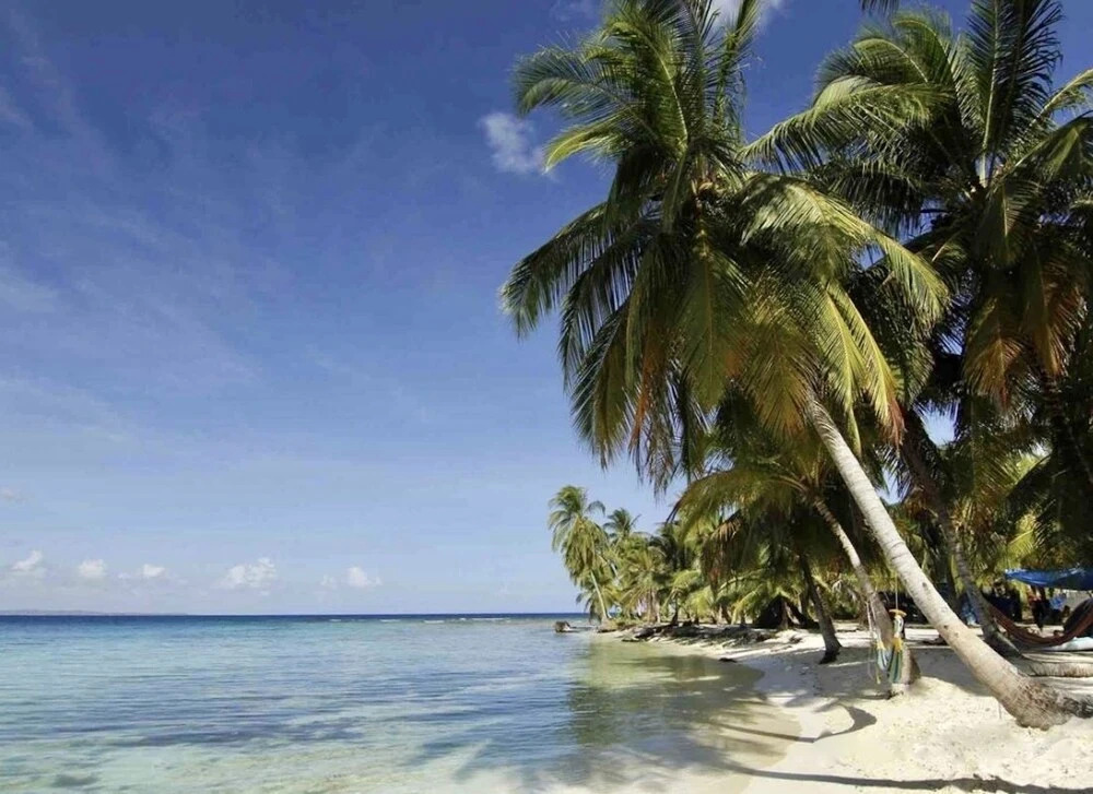 Private Ocean-Front Cabin with private bathroom on San Blas Island