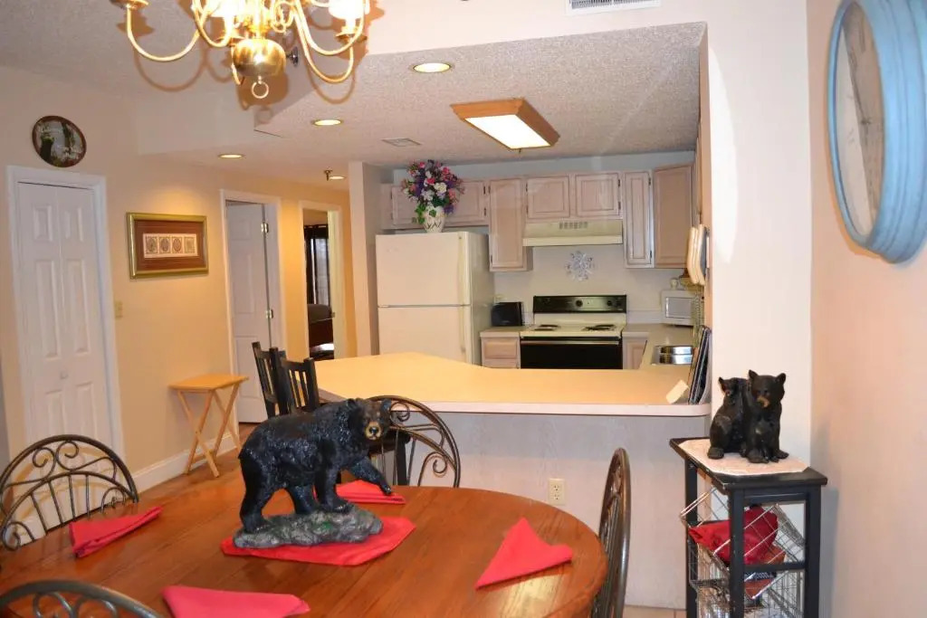 River Place Condos 411 3BD
