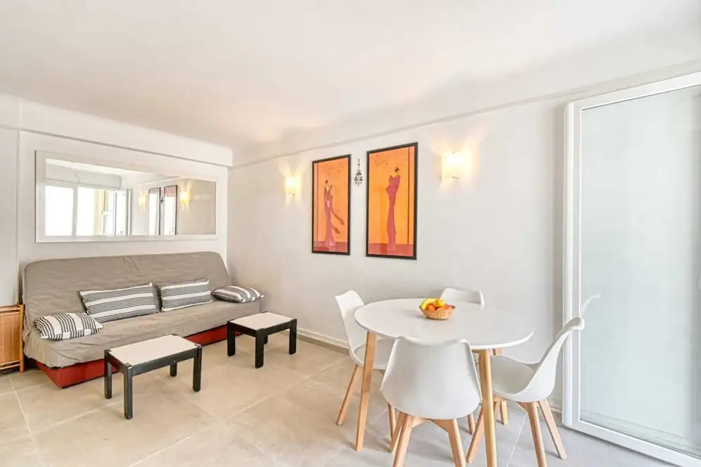 Sunny Apartment With Magnificent View of Plage du Midi Beach