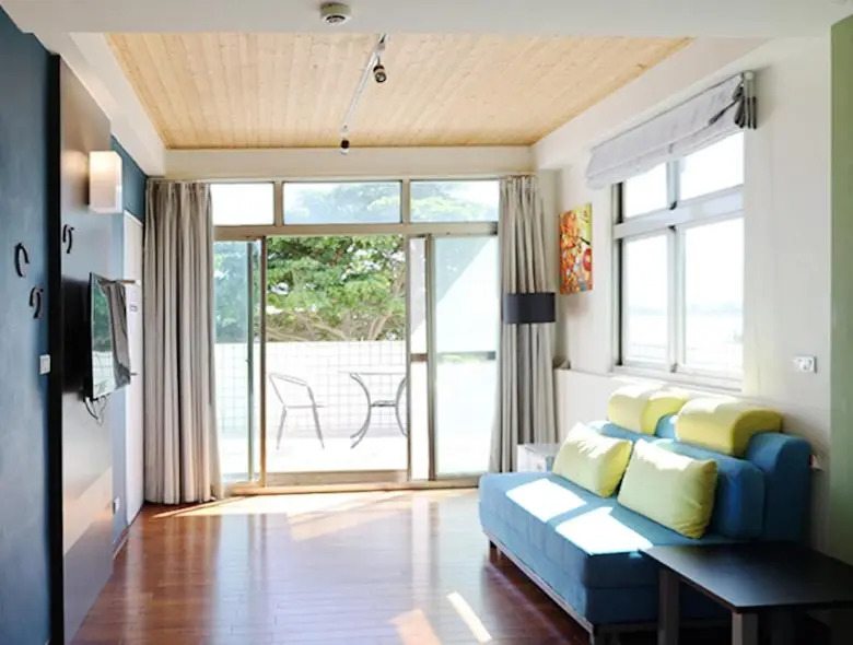 Breeze and Waves Hostel