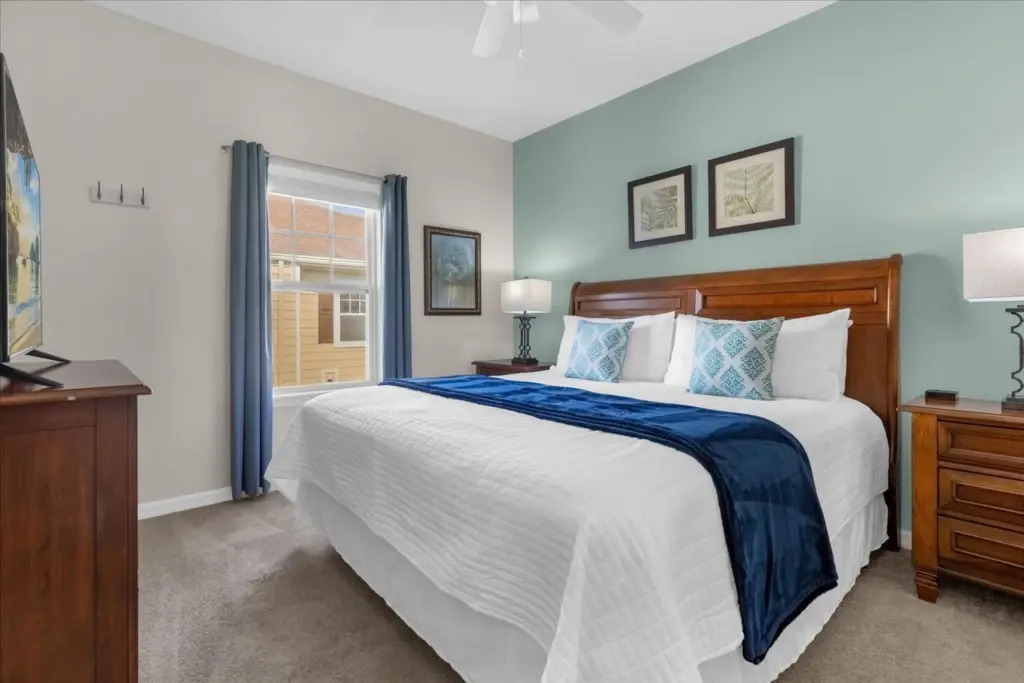 4 Bd 3 Ba Lucaya Village 13-108