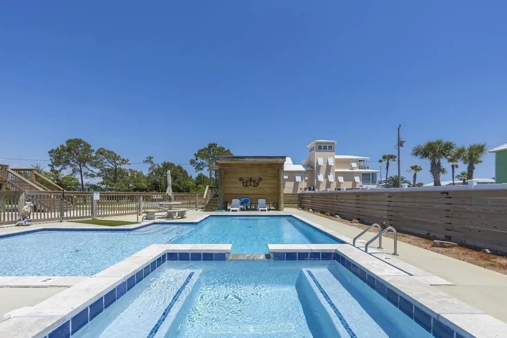 Hot Sand 4 Bedroom Home by RedAwning