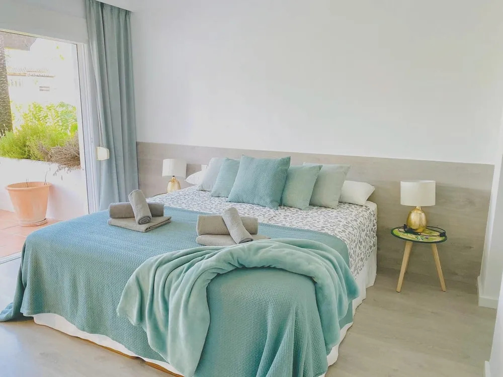 House With 3 Bedrooms in Estepona, With Pool Access, Enclosed Garden and Wifi - 150 m From the Beach
