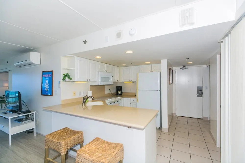 Two Bedroom Condo Overlooking Ala Wai Boat Harbor by RedAwning