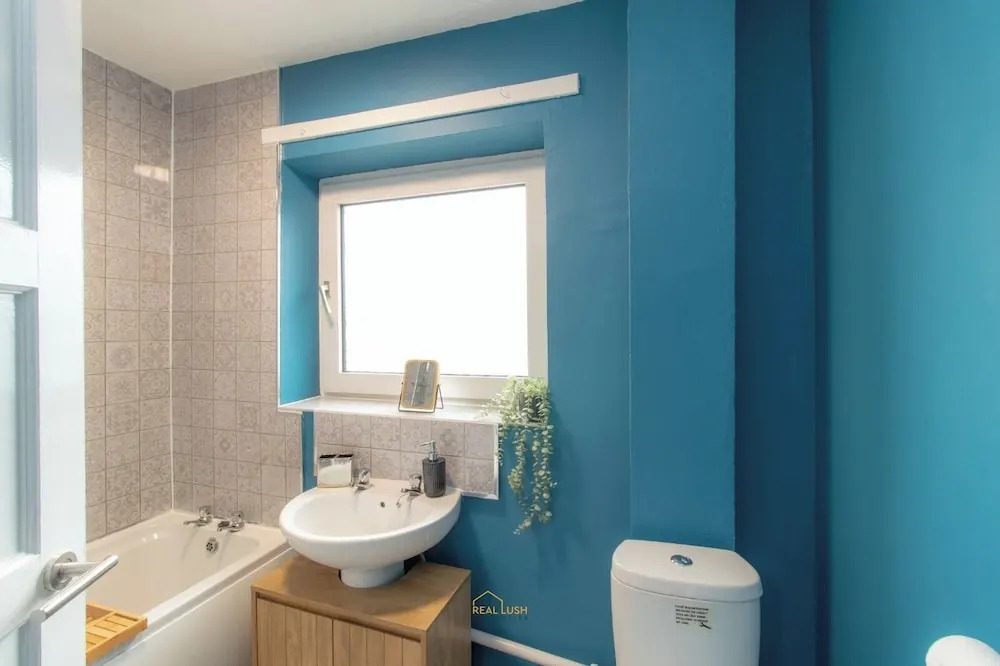 Charming Three Bedroom House in Birmingham