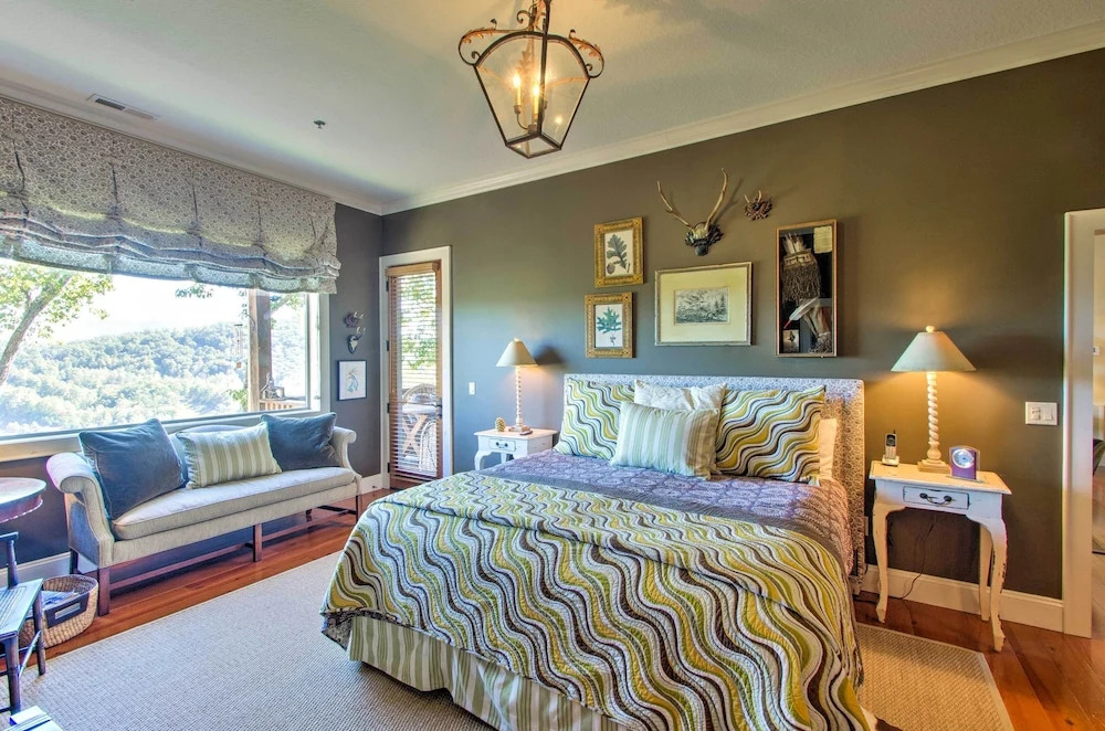 Bryson City Condo w/ Spectacular Views & Amenities