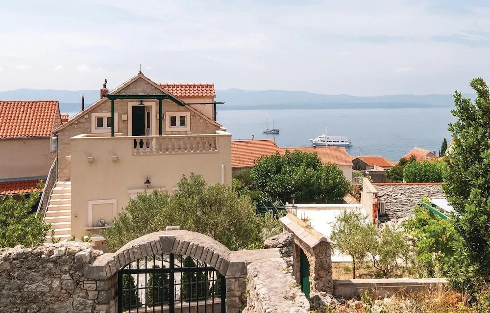 Nice Apartment in Bol With 2 Bedrooms and Wifi