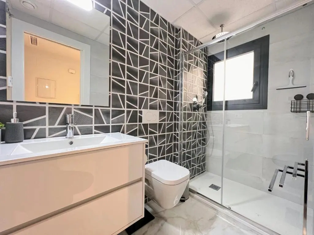 Modern Two Bedroom Ground Floor Apartment Duly7