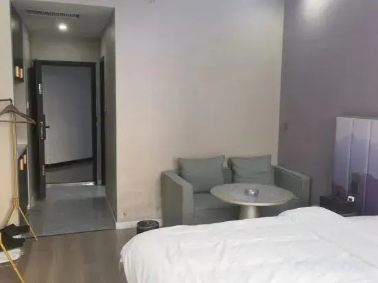 Manlu CC Hotel (Provincial Orthopedic Hospital Subway Station Store)