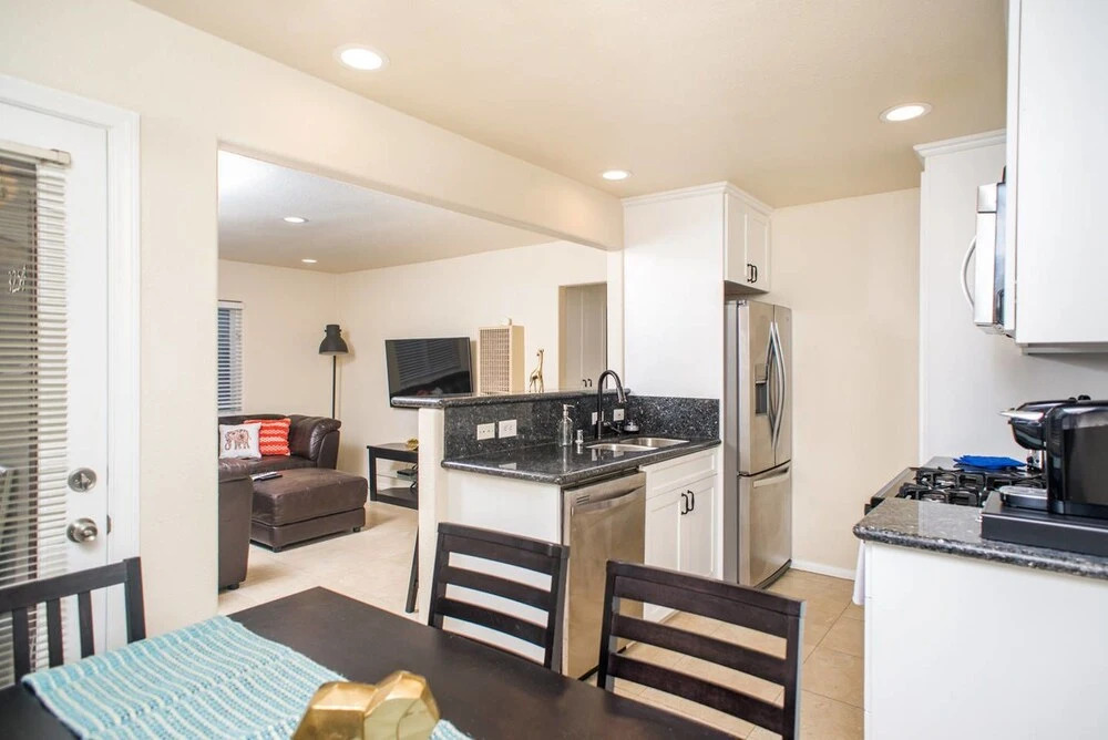 Beautiful 2br/1ba Next to Mission Beach by Domio