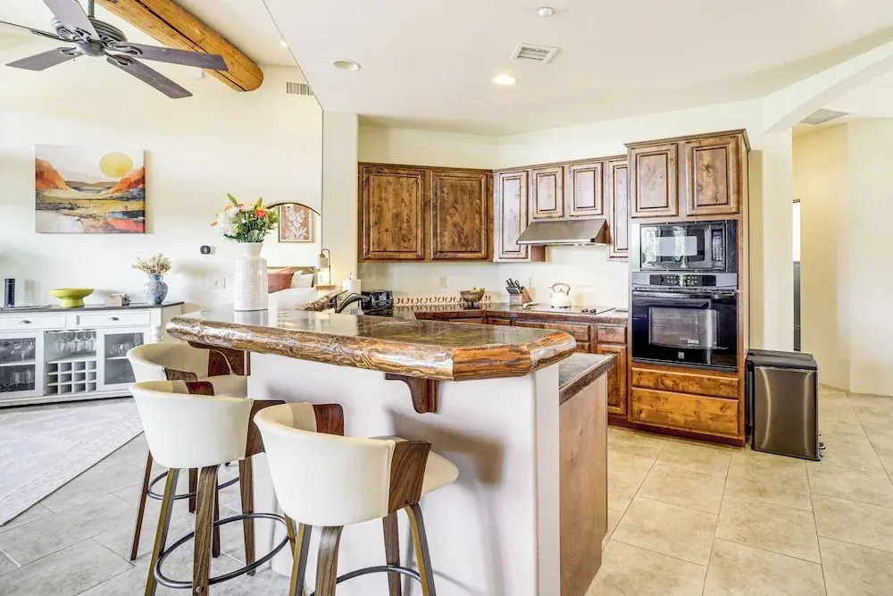 Hot Tub & Red Rock Views: Secluded Sedona Escape!