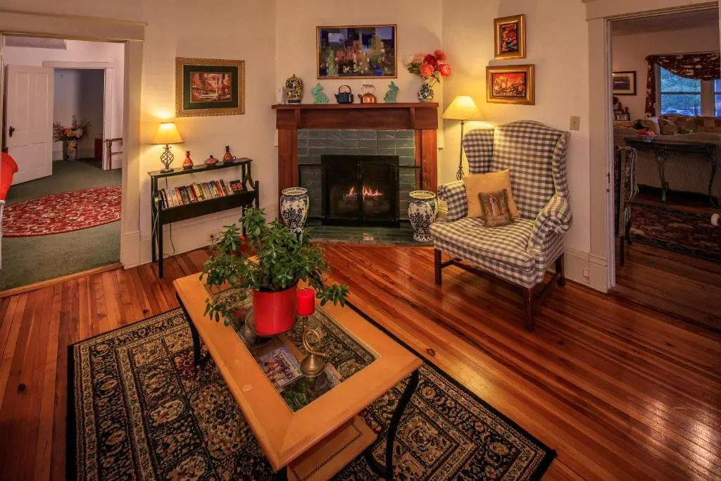 Taylor House Inn