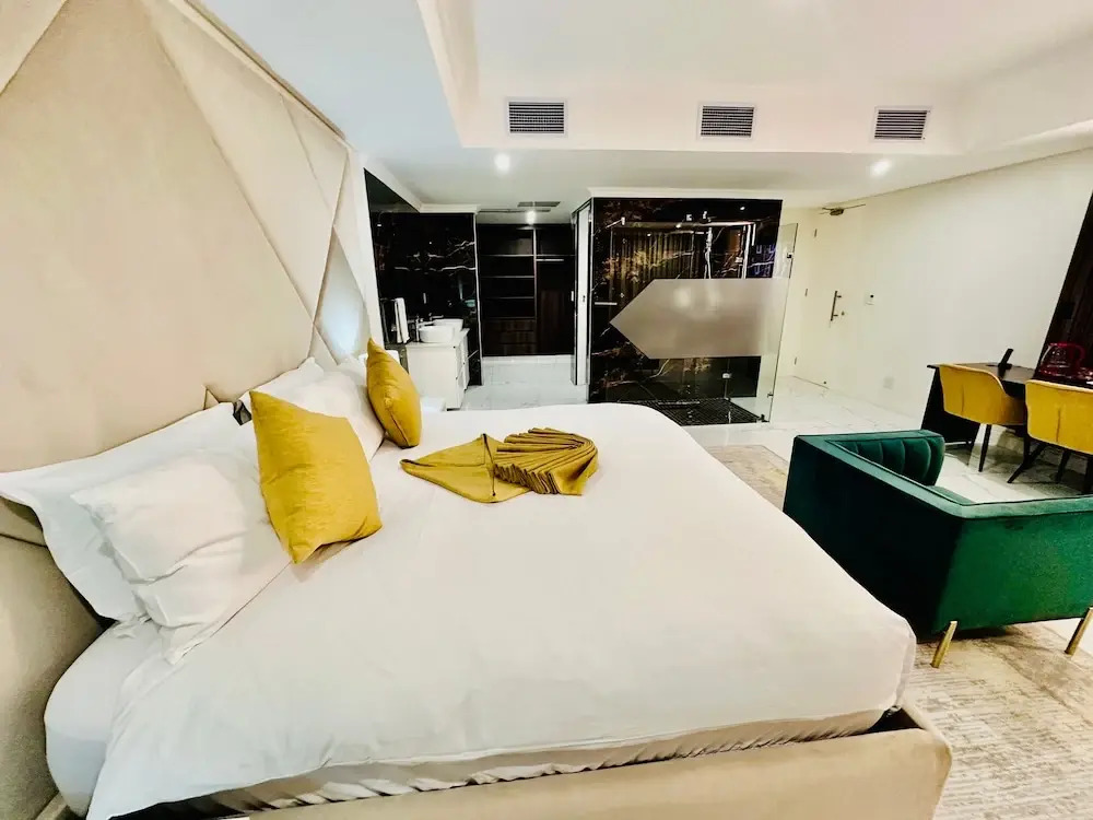 H & H Boutique & SPA