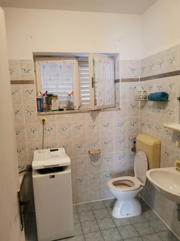 Apartment Renko - 100 m from the sea : A1 Omis, Riviera Omis