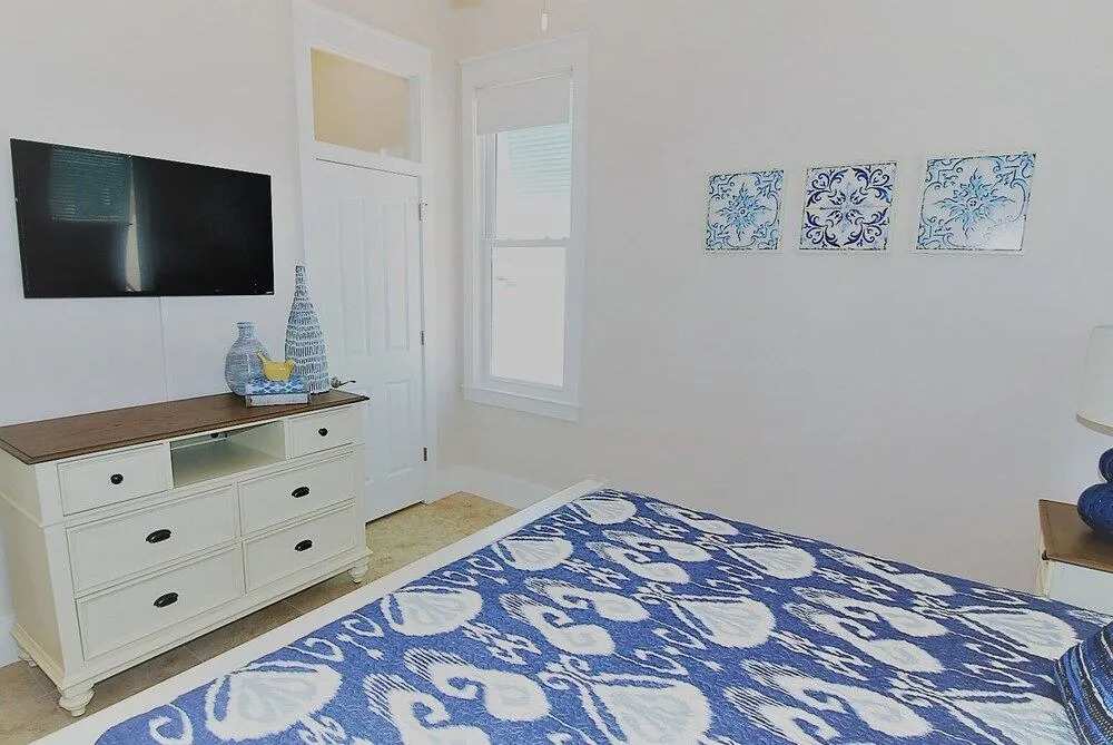 Coastal - Private Home Close To Beach & Bay 2 Bedroom Home by RedAwning