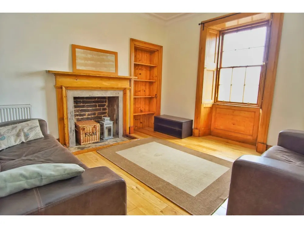 Spacious, Bright, Festival Flat for 6 at Meadows