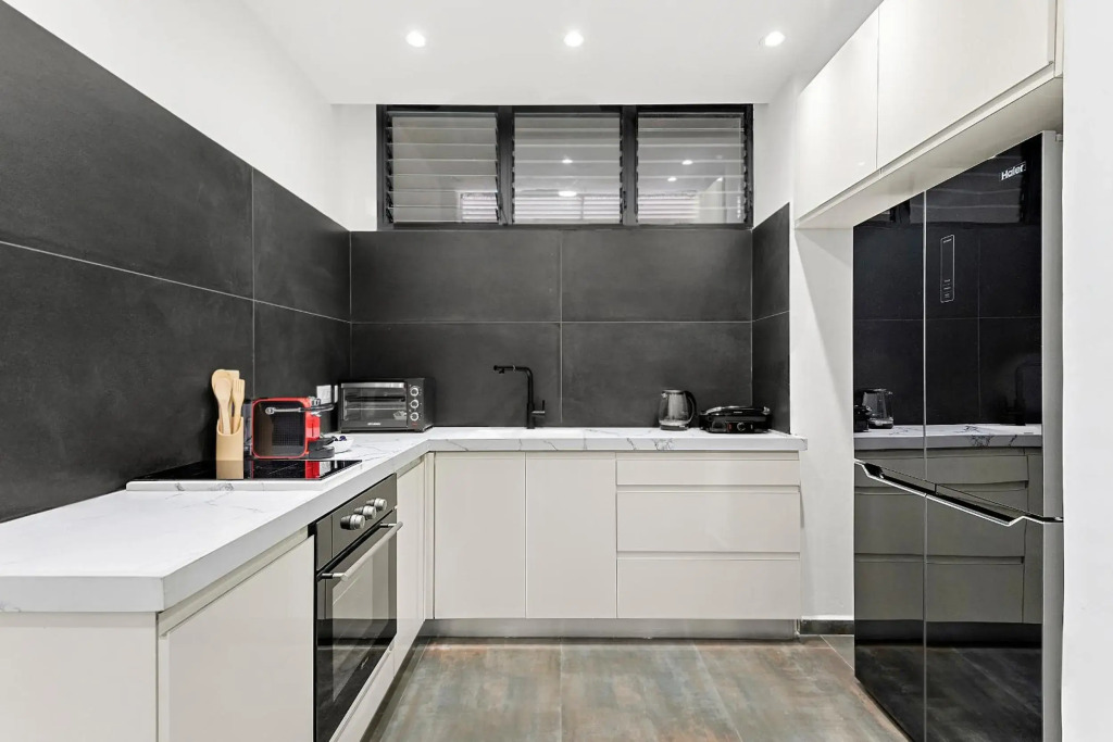 Fresh new place, central right next to the beach M3