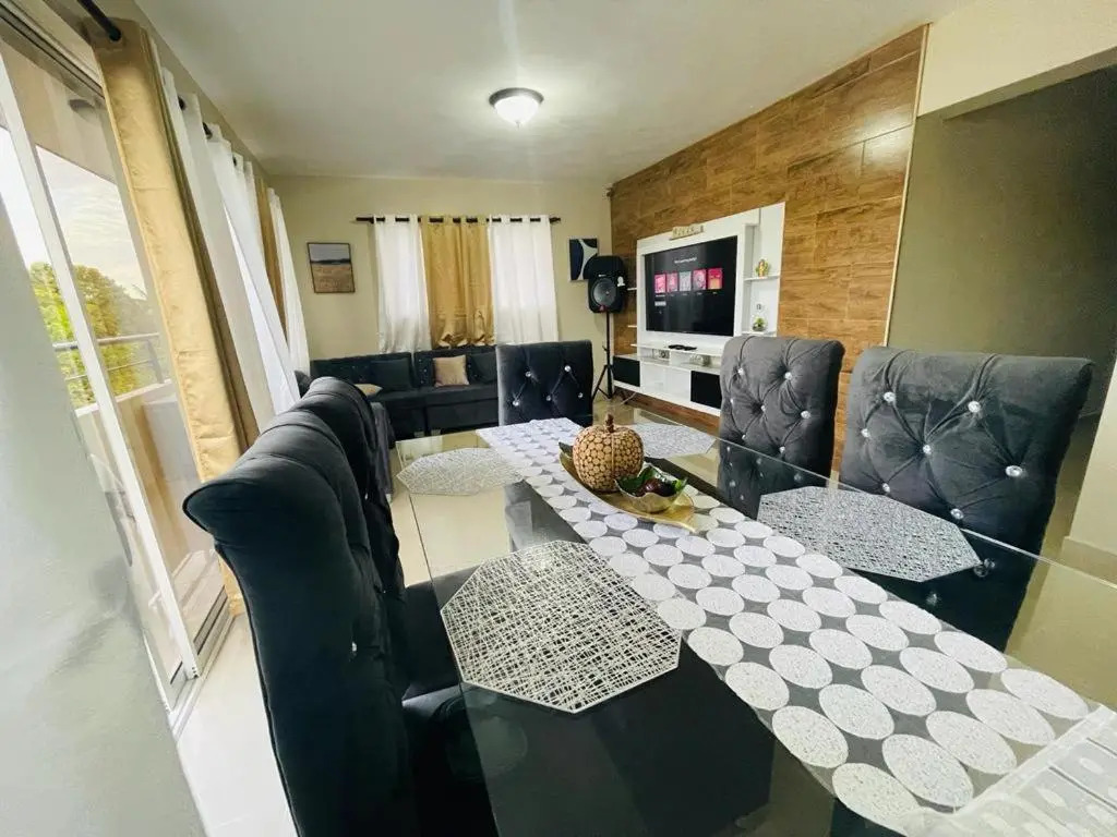 Condo 3 Bd Apt, Internet,2 Parqueo,lavadora,ac