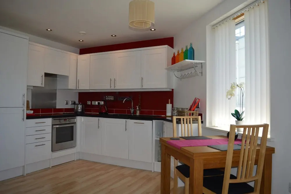 2 Bedroom Apartment With Balcony Overlooking River