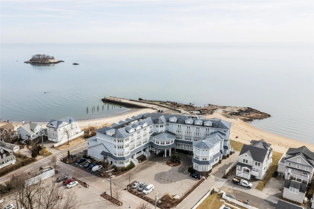 Madison Beach Hotel, Curio Collection by Hilton