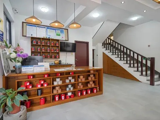 Row 3 No. 7 Hostel