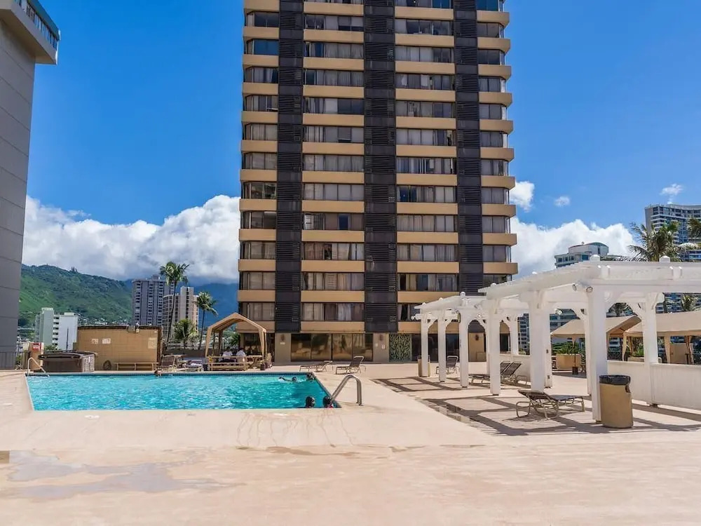 Remodeled Studio With Panoramic Mountain Views!