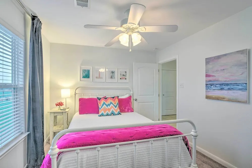 Sea Isle Retreat: Restaurant, Bar & Marina On-site