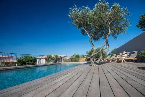Villa Madra