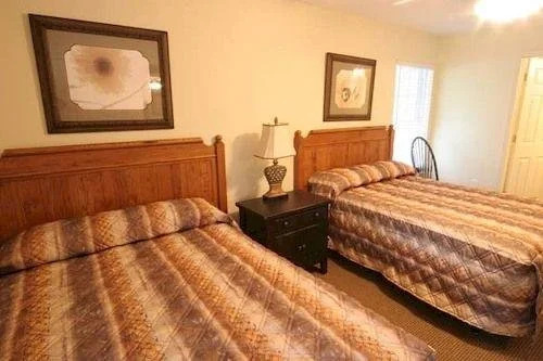 Lakeside Resort-the Holly Suites