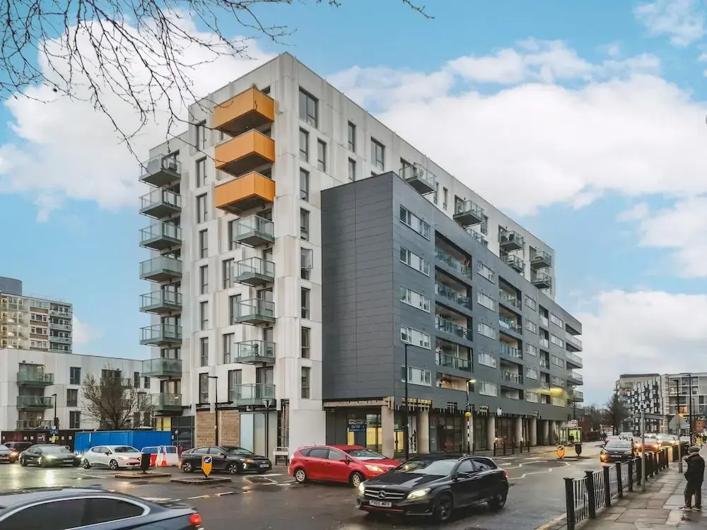 Cosy 2-bed Poplar Flat w/ City Views